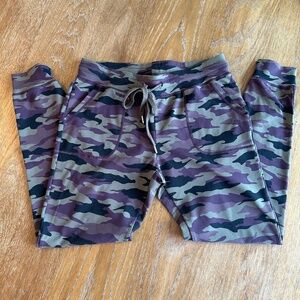 Zyia Active Purple Camo Unwind Joggers – Size M